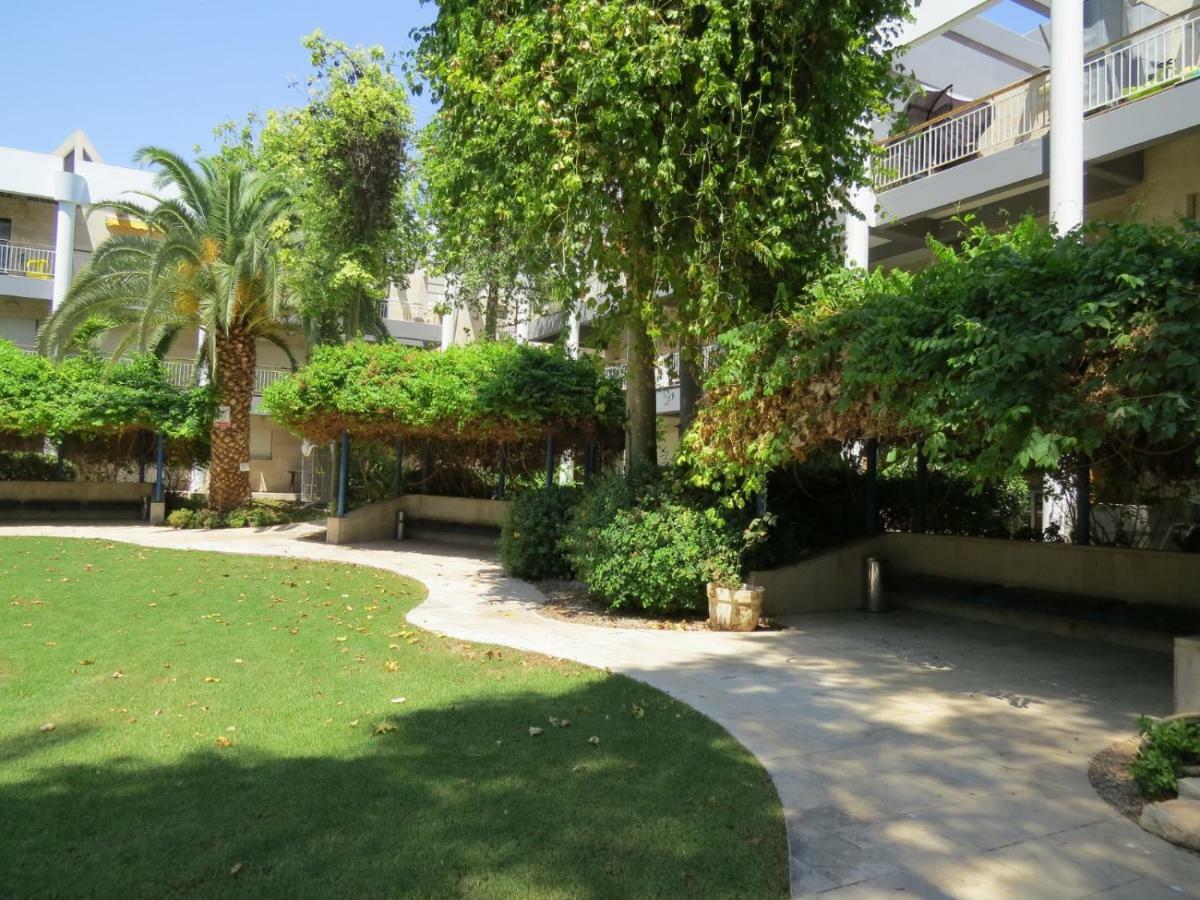 Royal Park- Magical Garden Apartment Eilat Exterior photo